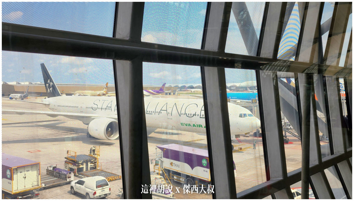 長榮航空飛行記錄 TPE-BKK 經濟艙 2022-07 曼谷機場退稅記錄   77A/77B 疫情當中的飛行紀錄：泰國航空貴賓室（靠近E5）
