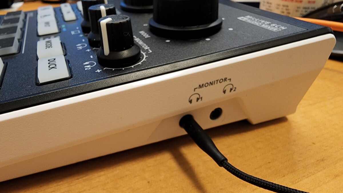 ATEN Podcast多聲道AI混音效果器 MicLIVE™ 6-CH UC8000 - 這裡胡說 JL TALKS ATEN Podcast多聲道AI混音效果器 MicLIVE™ 6-CH UC8000 - 這裡胡說 JL TALKS