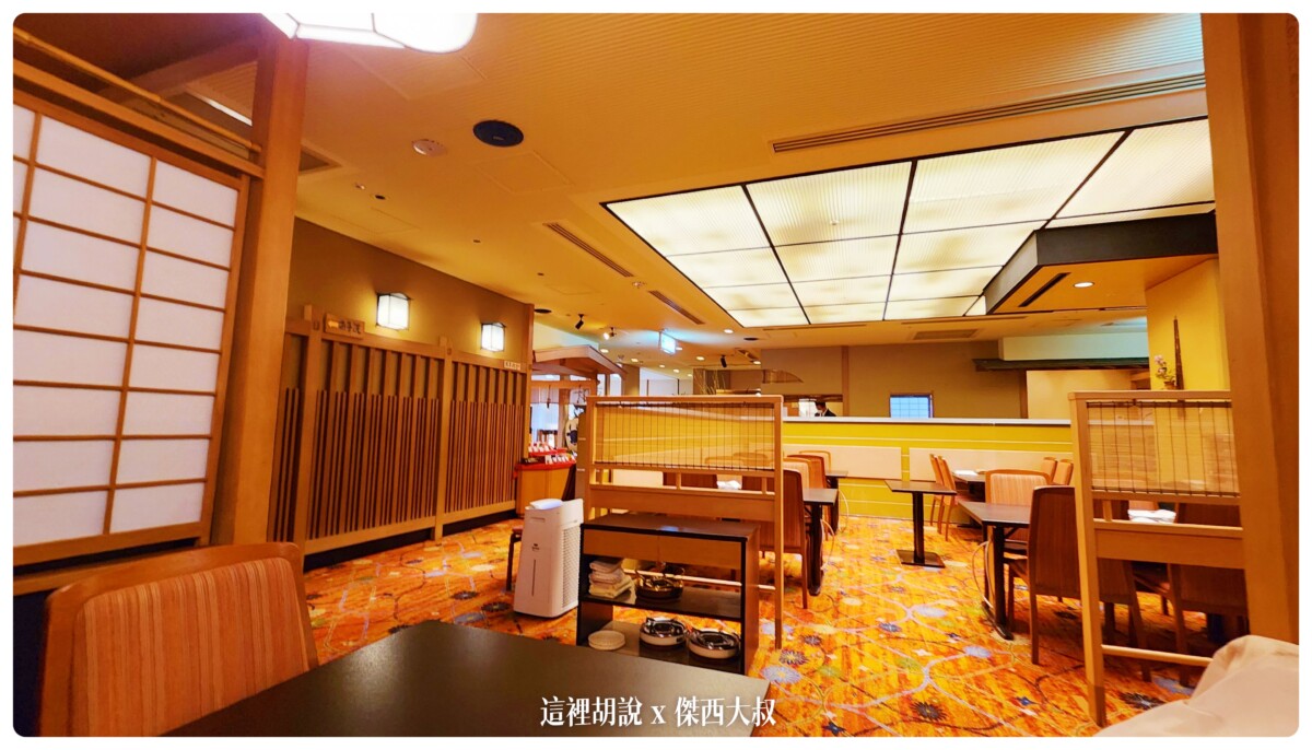 用餐環境還有整體的配色，老實說 我比較喜歡 人形町今半淺草裝潢就是比較傳統一些 環境還是蠻乾淨的