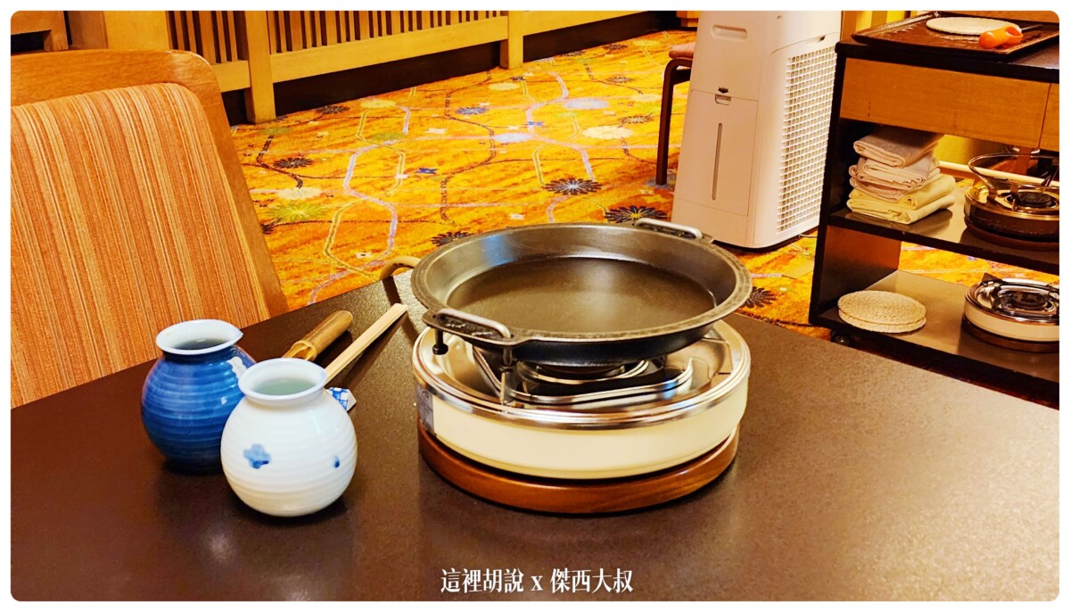 爐子放那麼邊邊是因為完全就是桌邊服務模式但是淺草只有幫你服務第一片