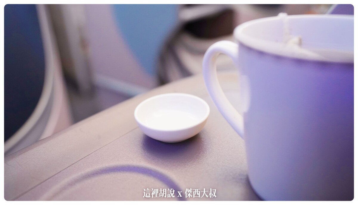 有提供放茶包的小碟子