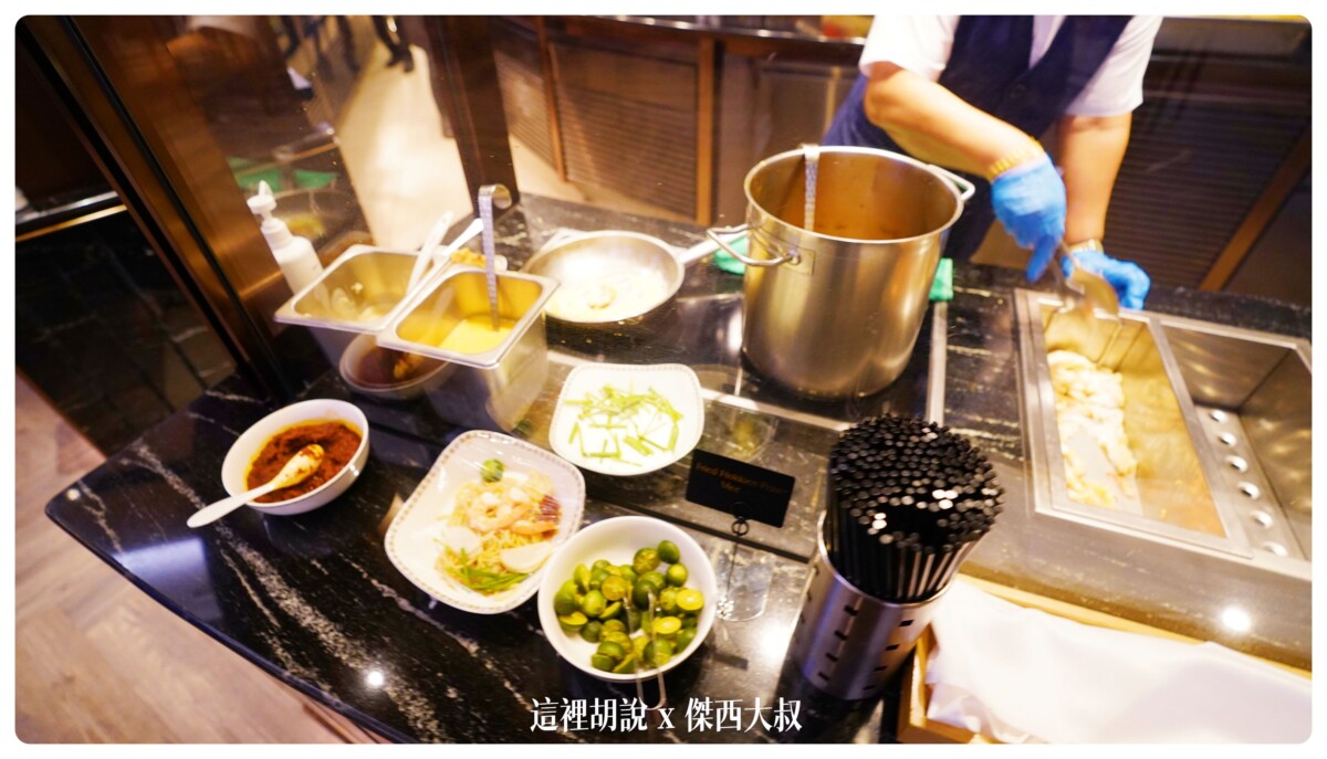 現點現做的炒麵區(早餐時段會換成別的)
