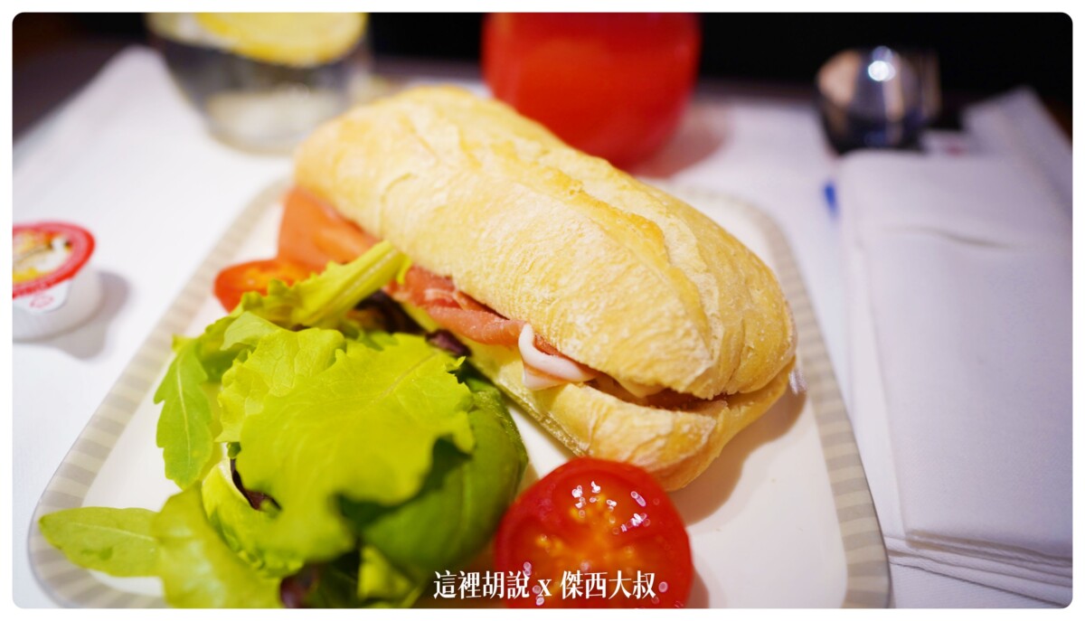 MXP-BCN的餐點