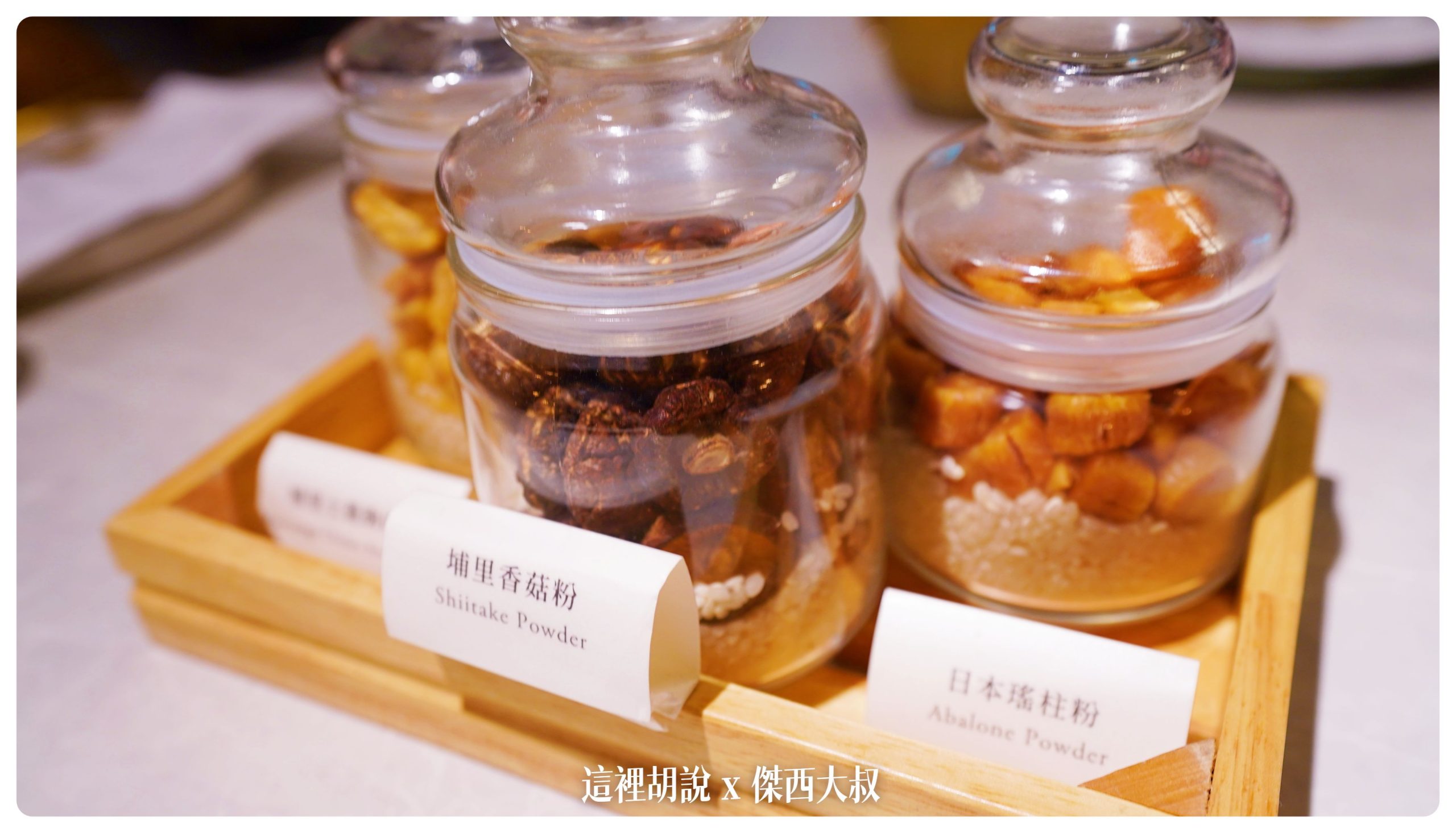 華泰餐飲集團 九華樓 兩次用餐記錄吃遍菜單 甜點很強 在台北吃烤鴨有另外一個新選擇：不用雞精 用了干貝粉