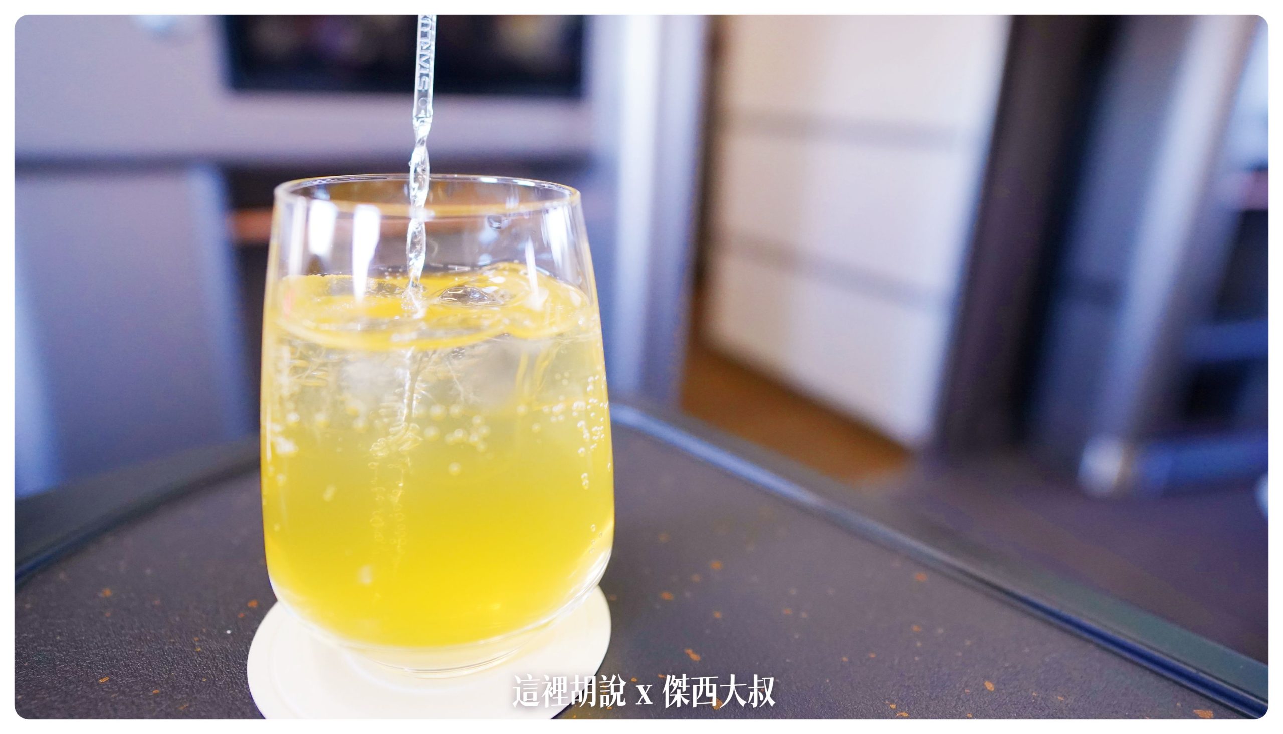 第二杯喝的是蜜桃氣泡飲
