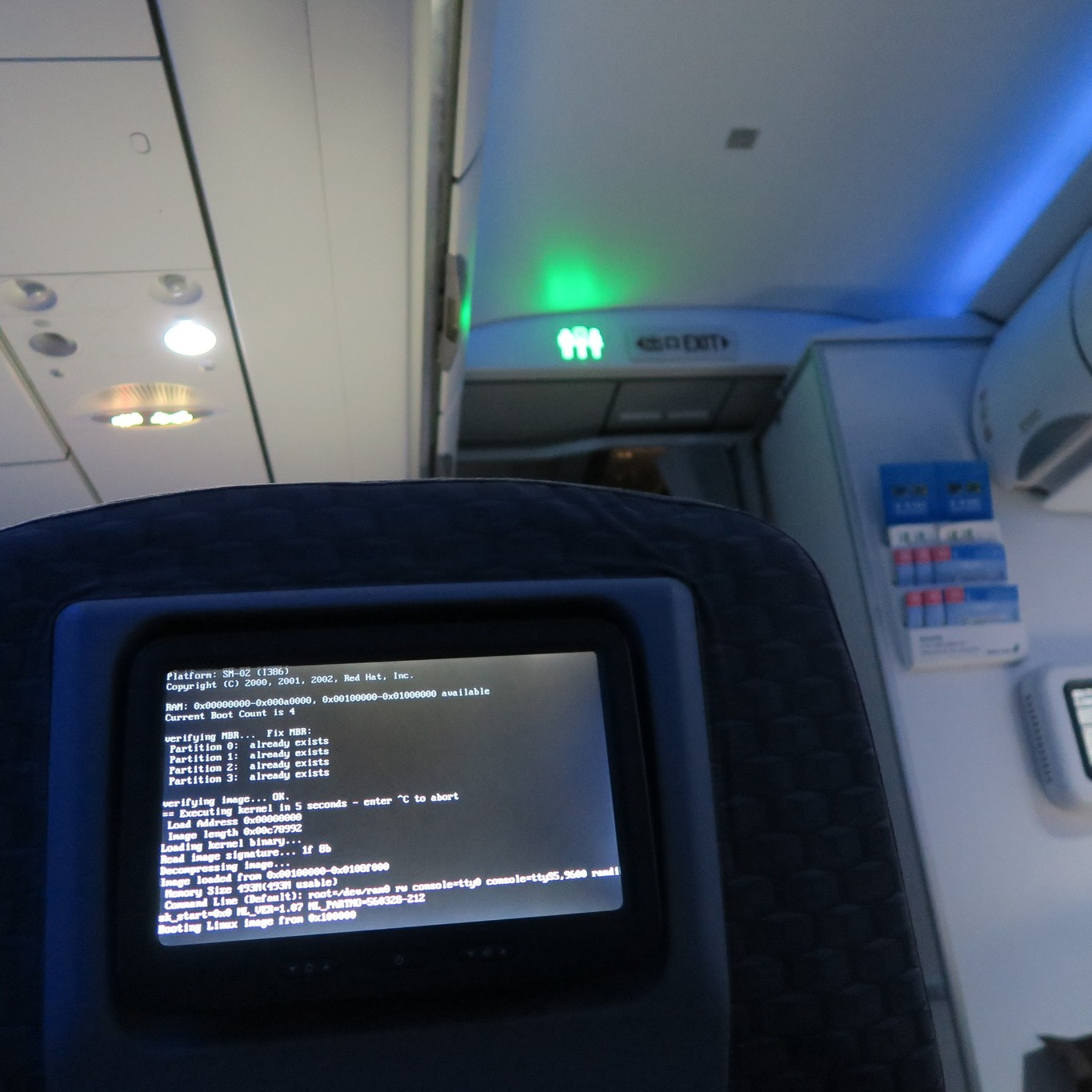 #飛機座椅 #口袋 #手機 - 這裡胡說 JL TALKS #飛機座椅 #口袋 #手機 - 這裡胡說 JL TALKS