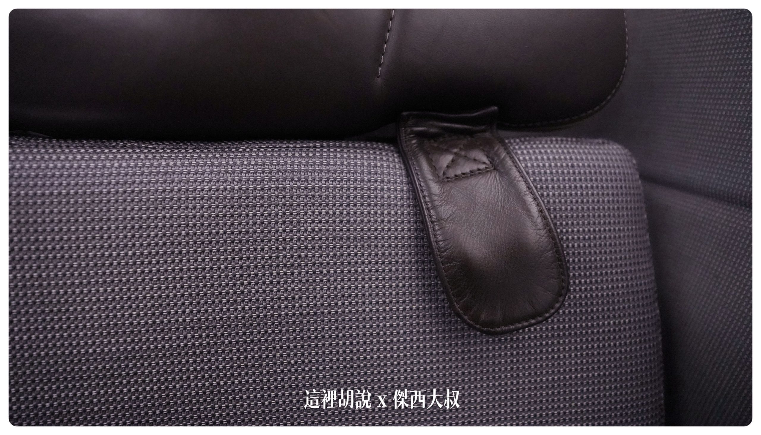 安全帶的設計是採用三點式的設計但這款安全帶並沒有安全氣囊