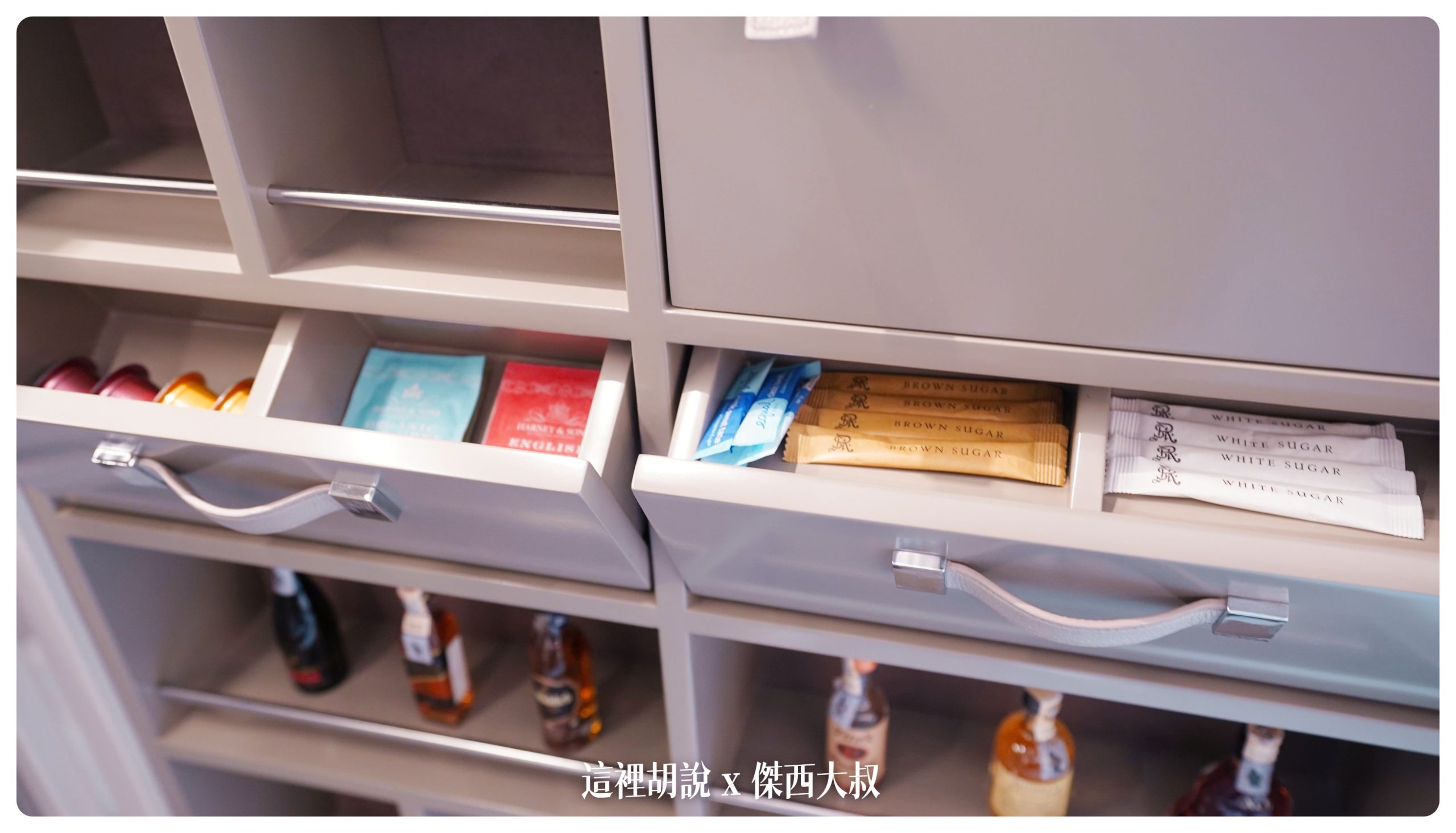 吉隆坡聖瑞吉斯 The St. Regis Kuala Lumpur 萬豪精品飯店開箱：客廳寫字桌