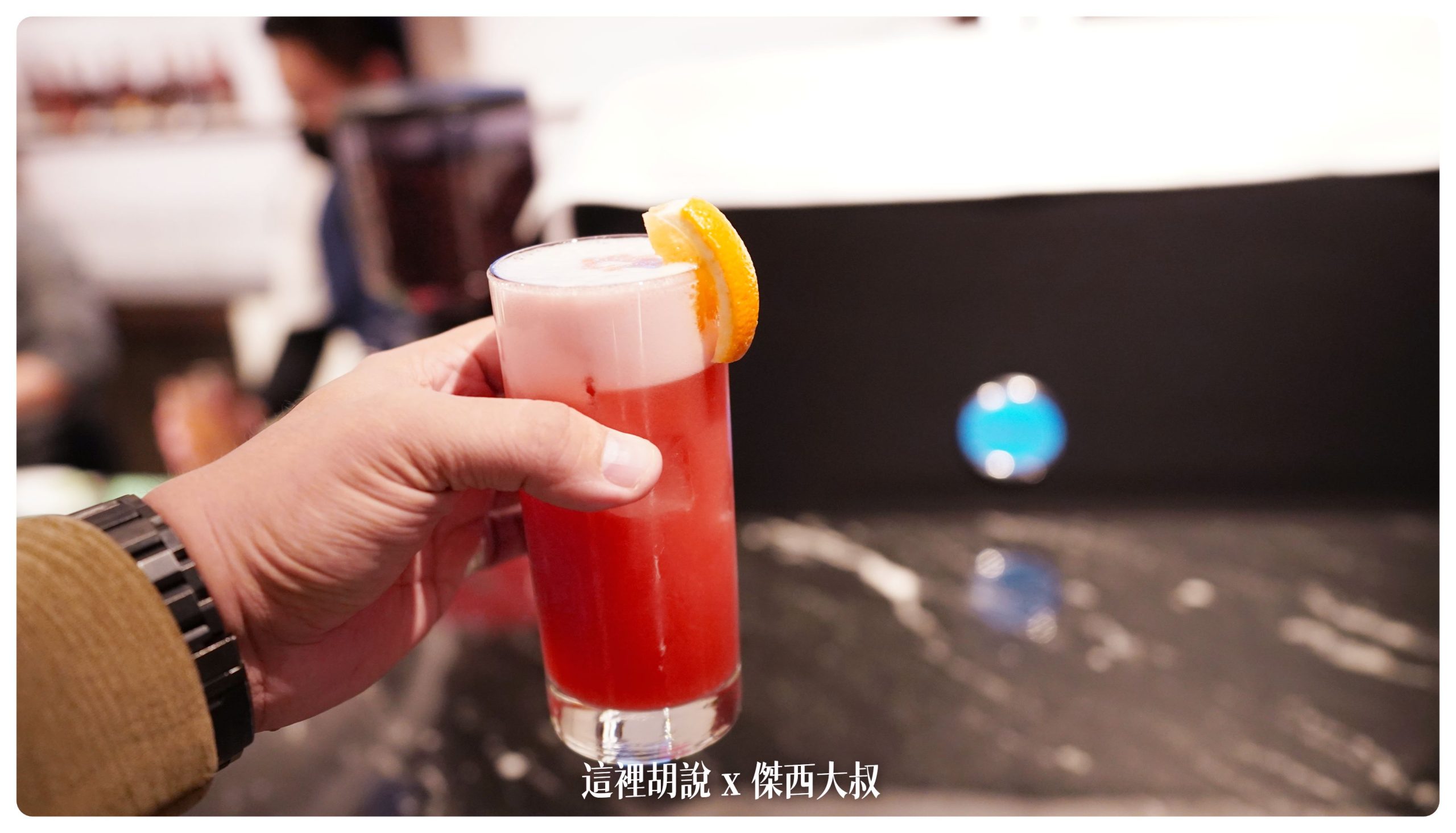 可以點一杯招牌調酒新加坡司令喝酒不開車 開車不喝酒 未滿十八歲請勿飲酒