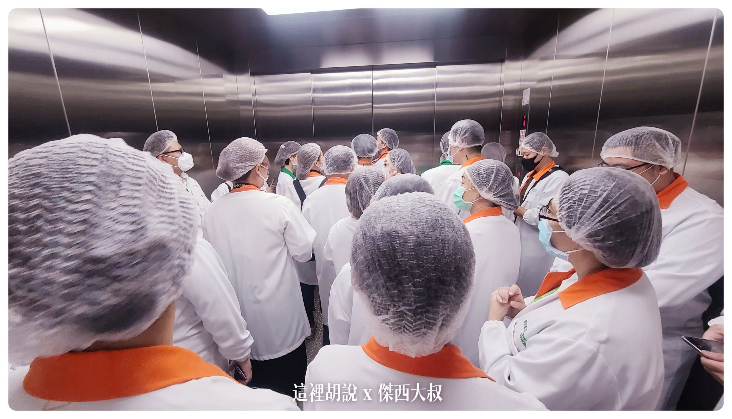 可以裝的下很多餐車、食材在各樓層移動
