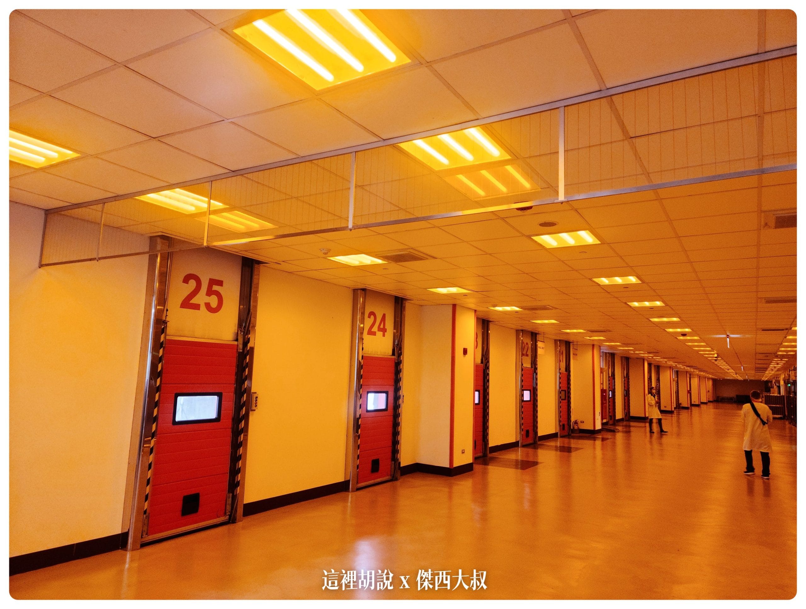 同時間會有非常多航班的餐車需要進行裝在
