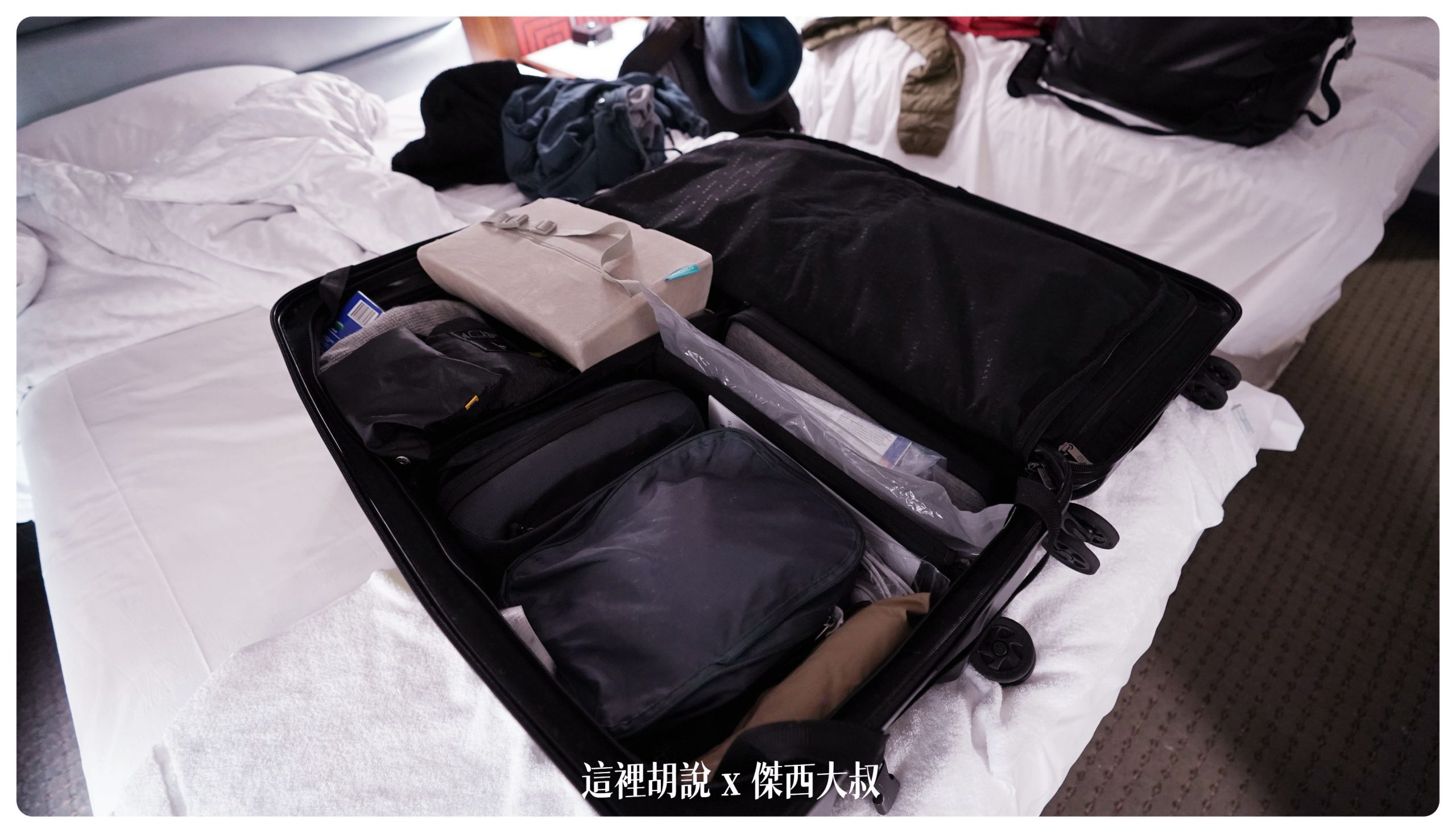其中一張床就被我拿來放行李（我下方有放一張毛巾墊著）