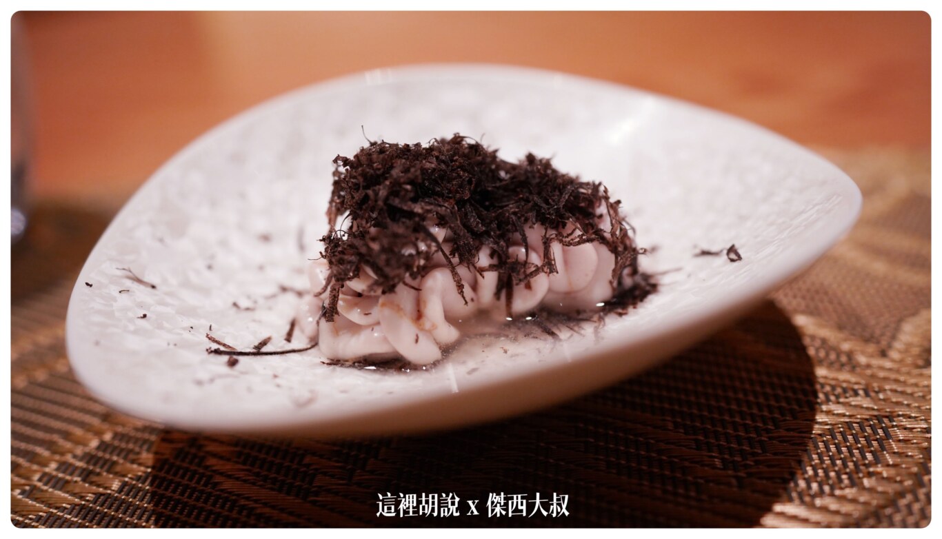 青森產白子 搭配海帶絲完全沒有加鹽巴的調味非常新鮮吃，處理的非常好吃不到任何的腥味