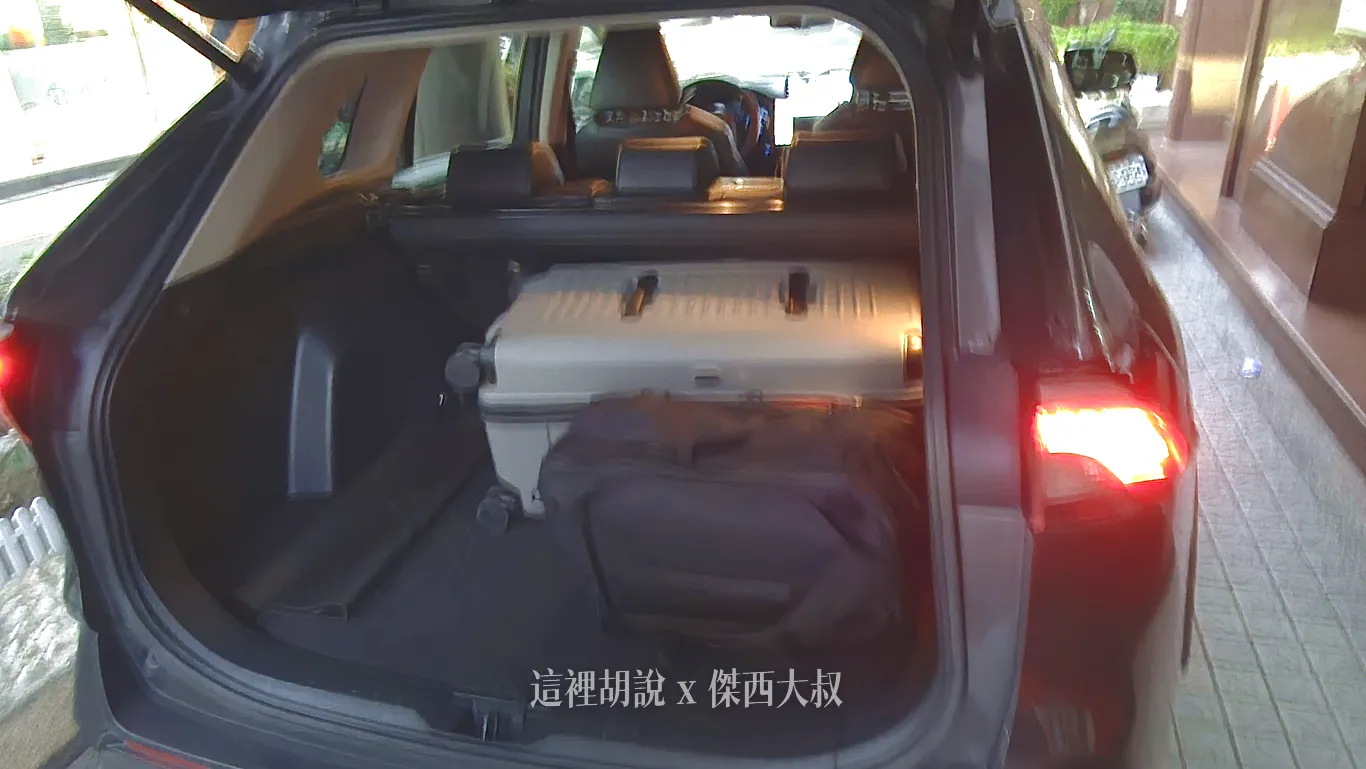 TOYOTA RAV4 戰幾來應該至少可以放三咖