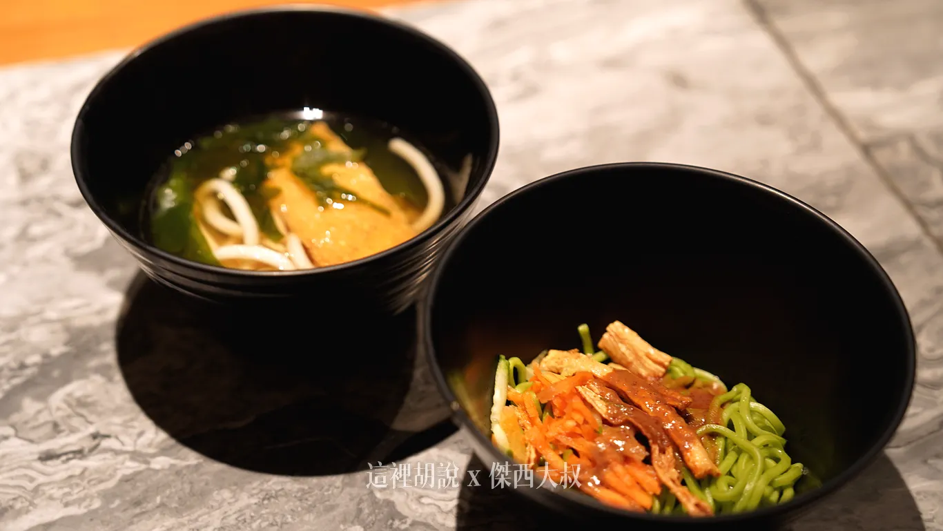 傑西點了牛肉麵、梅乾扣肉飯、豆皮烏龍麵、芝麻醬波菜麵