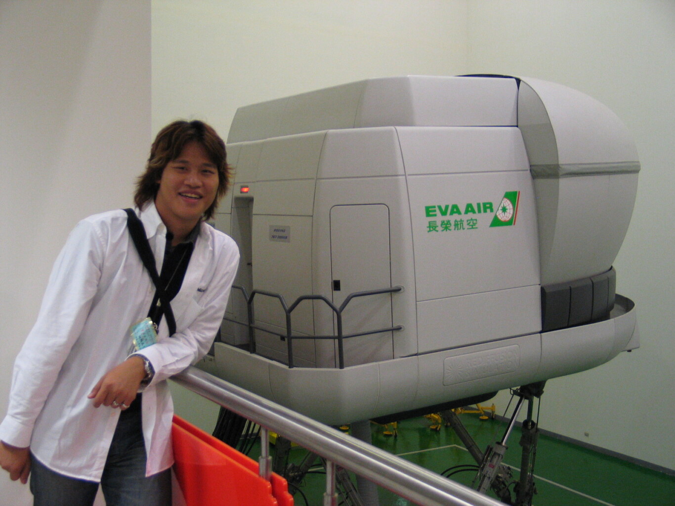 長榮航空機長營 營運中心 艙門訓練教室 一次體驗搞定恐怖箱跟大怒神：動態模擬駕駛艙的外觀拍照