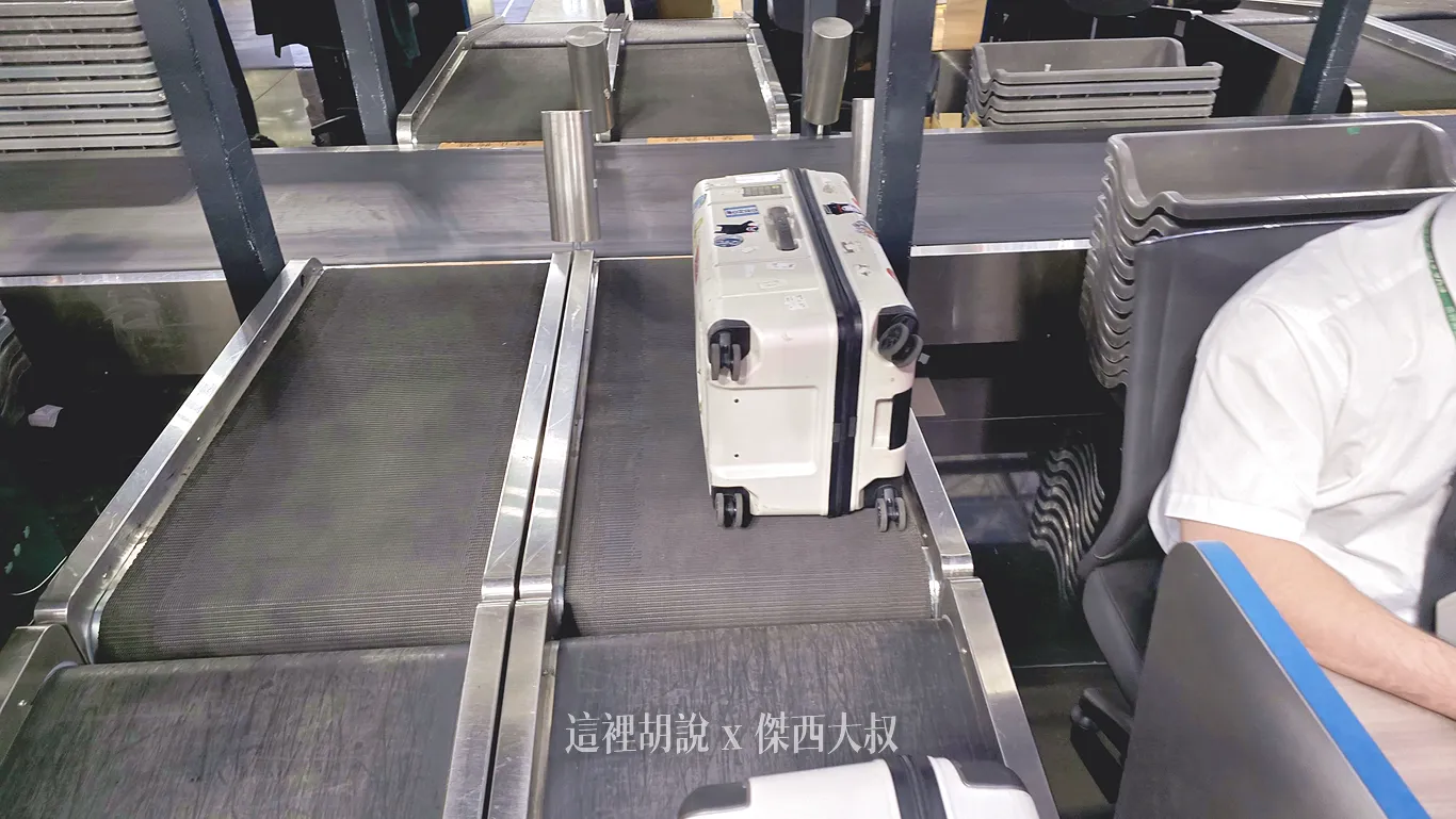 傑西的AZPAC行李箱寫真集/機場報到/車站置物櫃/飯店展開/後車廂：2025