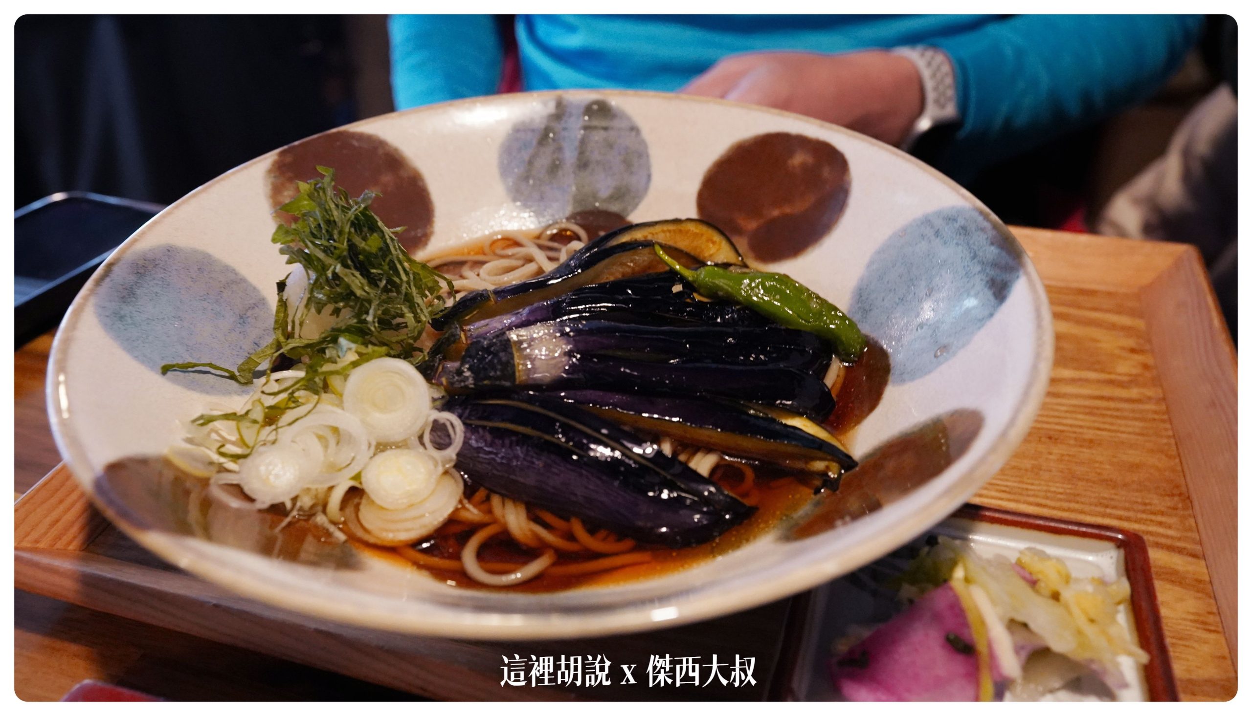 銀山溫泉：溫泉街道巡禮 最美的是夜景 裝備要準備夠：蕎麥麵店 居然裡面有十四代