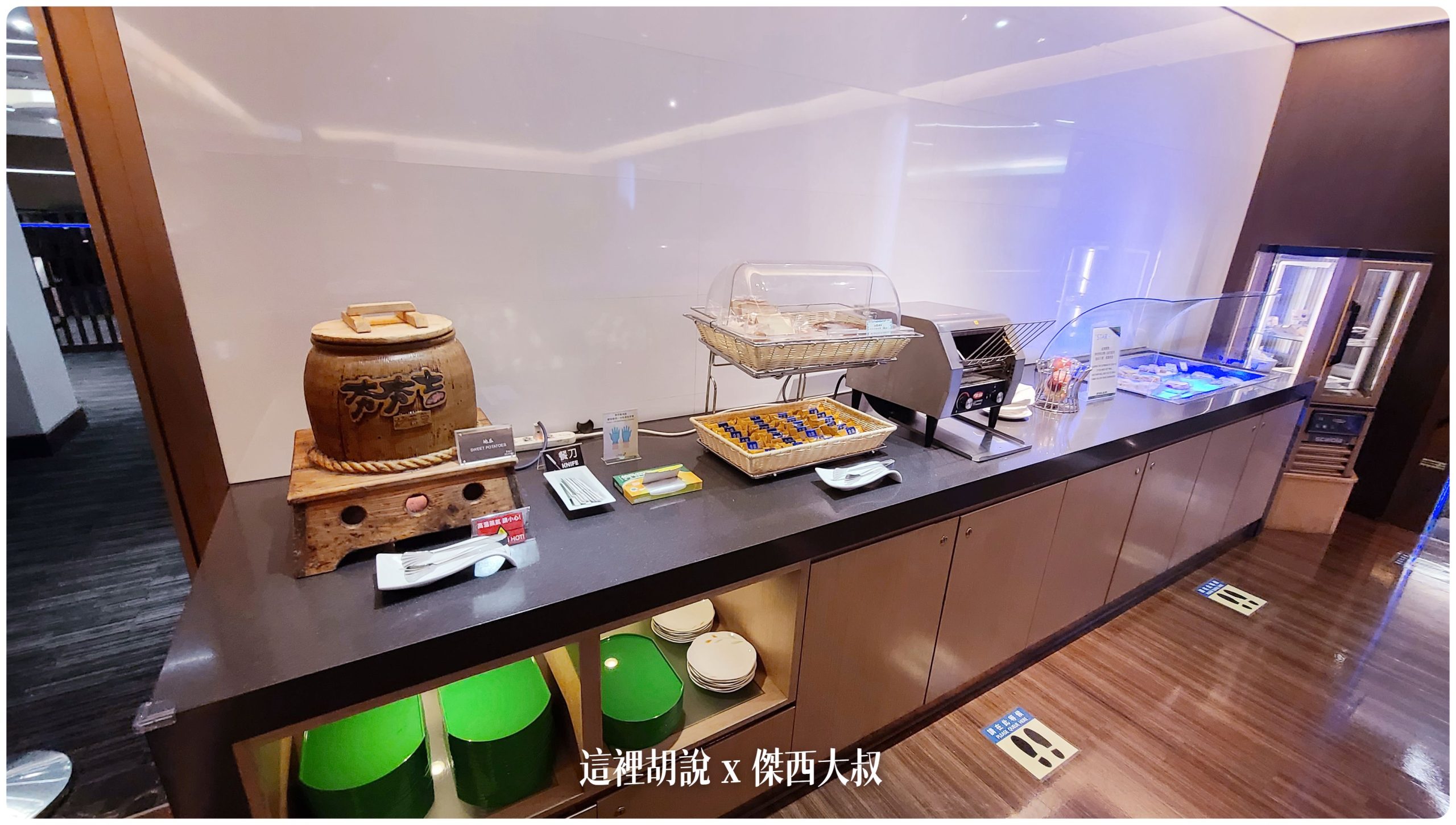 Four EVA AIR lounges in Taoyuan Airport (TPE)：The Star : Food