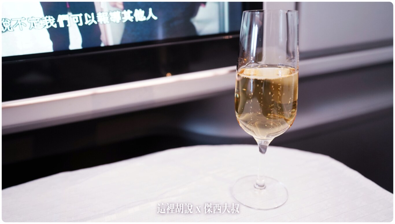 喝酒不開車 開車不喝酒 未滿十八歲請勿飲酒 喝酒不開車 開車不喝酒 未滿十八歲請勿飲酒