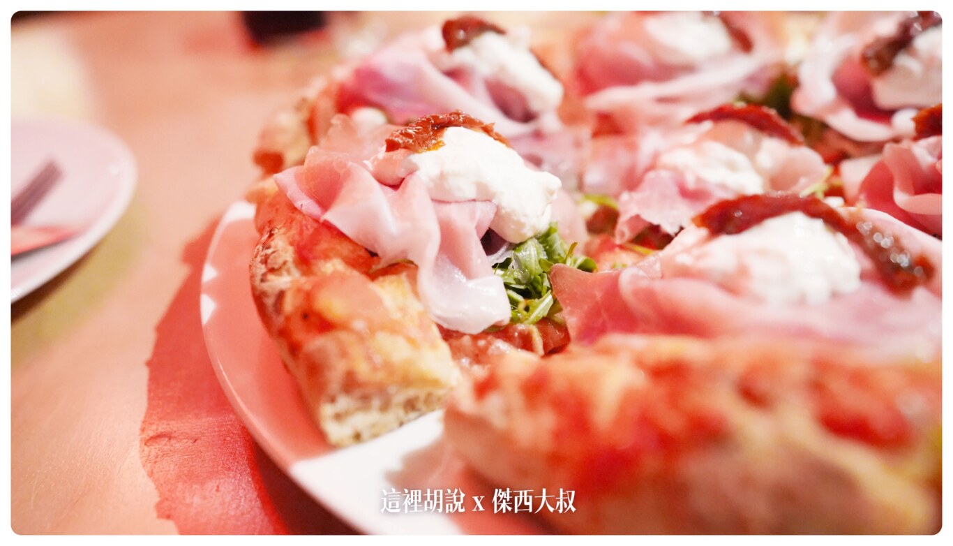 米蘭的吃 Savô Pizzeria Gourmet 吃完一片才會再烤一片 強調新鮮現烤的PIZZA店 - 這裡胡說 JL TALKS
