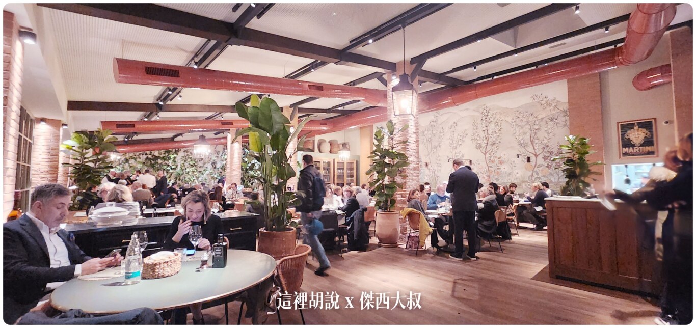 吃到一半就客滿了，真的是擠一個空位給我們