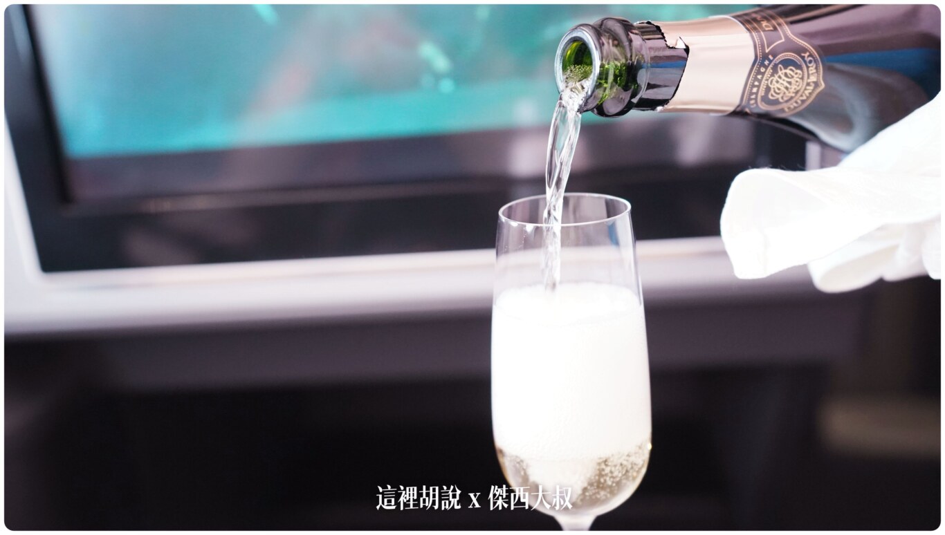 喝酒不開車 開車不喝酒 未滿十八歲請勿飲酒