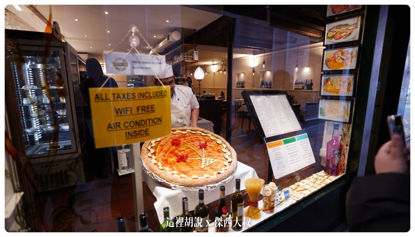 這個PIZZA很明顯的是吸引觀光客的