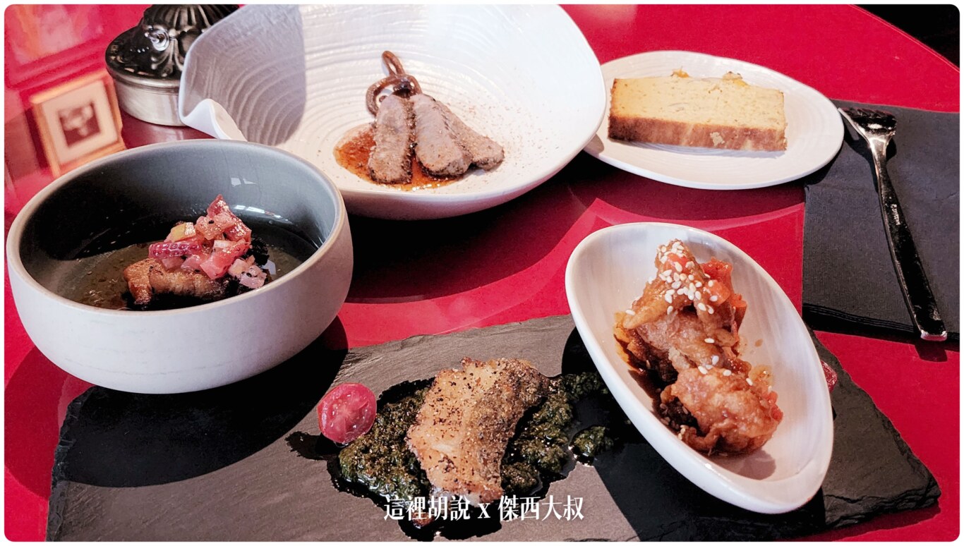 因為沒有行程酒廊，所以會員的餐食是以菜單形式提供