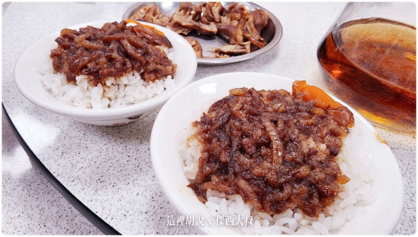鬍鬚張魯肉飯，他們的老店就是在寧夏夜市