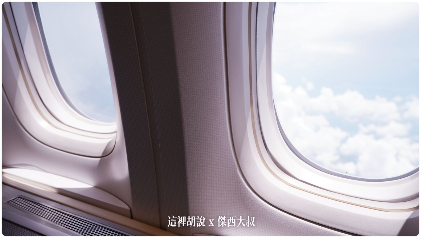 長榮航空飛行紀錄 777 (77M)商務艙 米其林一星餐點 TPE-SIN 來看長榮航空商務艙產品的小迭代：客艙產品：皇璽桂冠艙