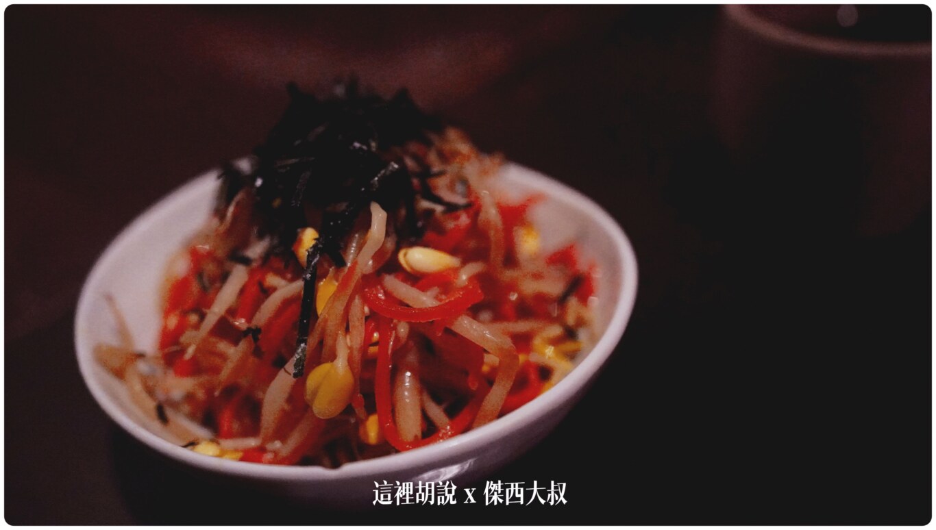 小菜是醋淺醃過後的黃豆芽