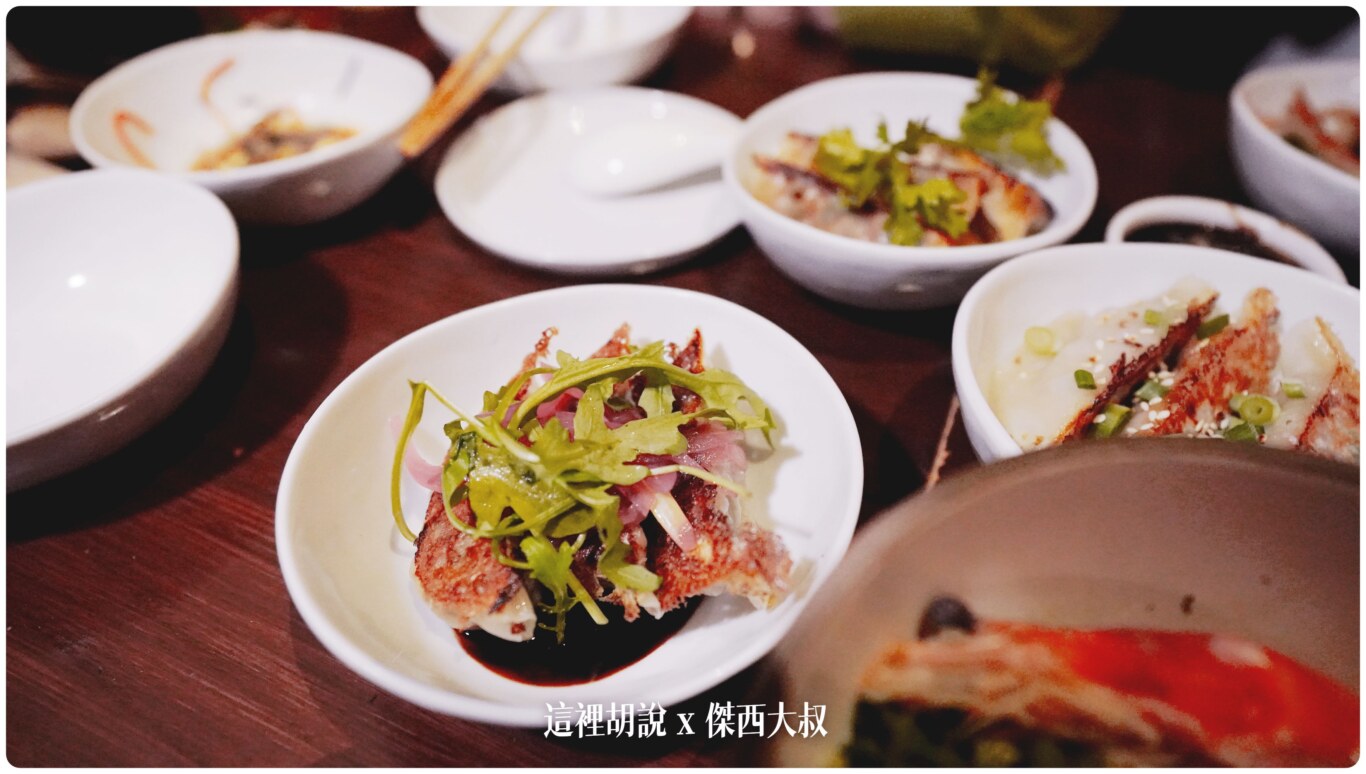 新加坡 DUMPLING DARLINGS 餃子甜心 這真的不像餃子館 比較像是小酒館：DUMPLING DARLINGS