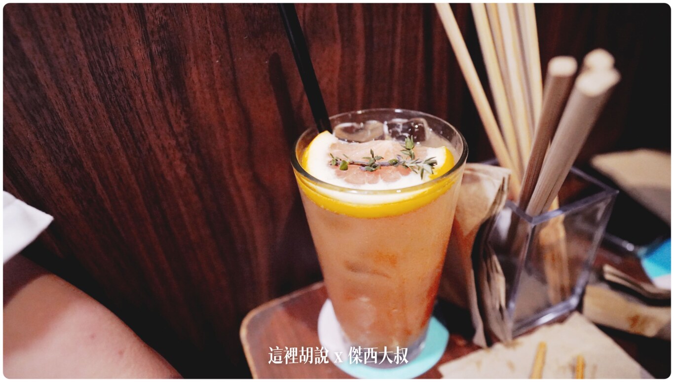 新加坡 DUMPLING DARLINGS 餃子甜心 這真的不像餃子館 比較像是小酒館：DUMPLING DARLINGS