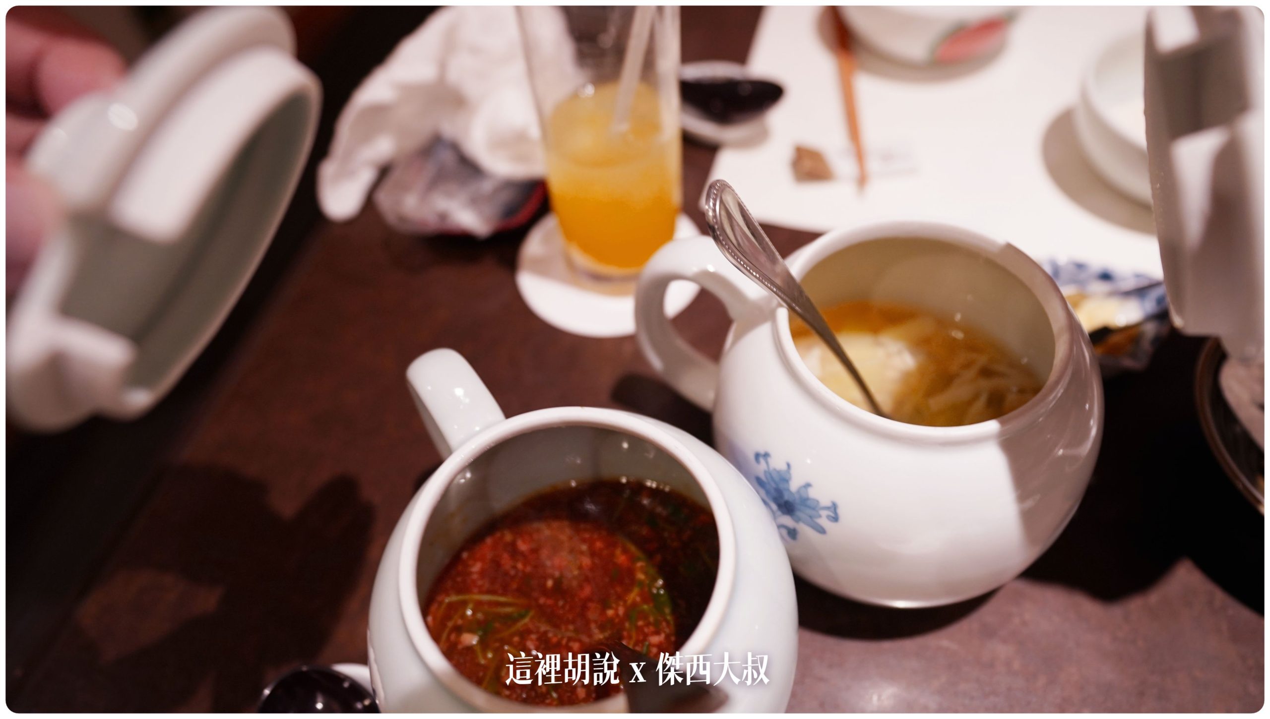 提拱兩種不同的配料海鮮跟麻婆豆腐