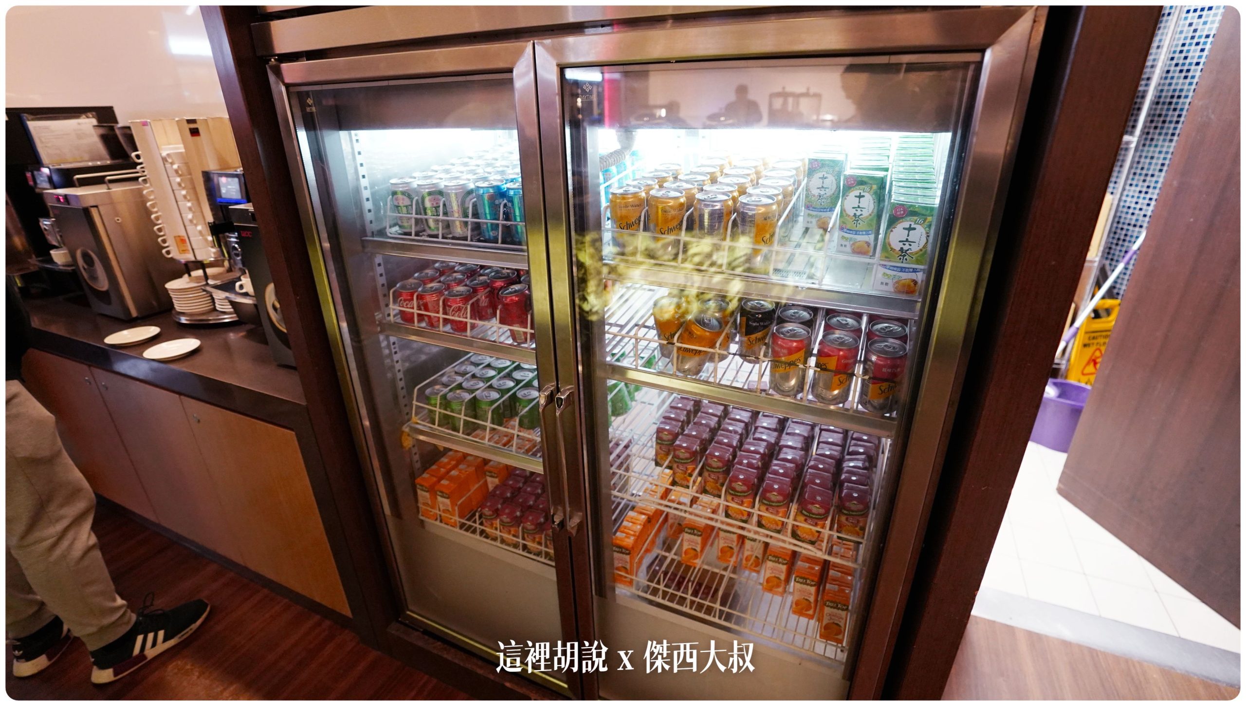 Four EVA AIR lounges in Taoyuan Airport (TPE)：The Star : Food