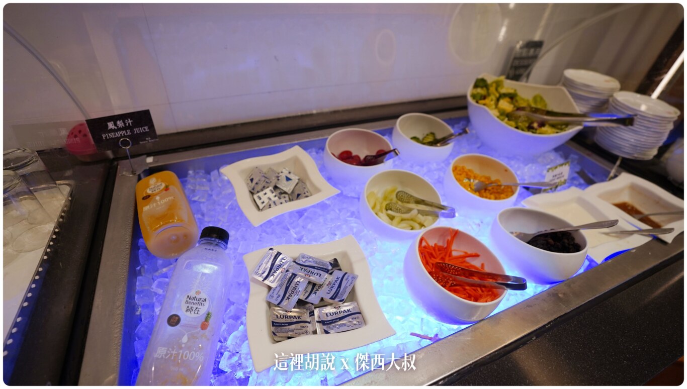 Four EVA AIR lounges in Taoyuan Airport (TPE)：The Star : Food
