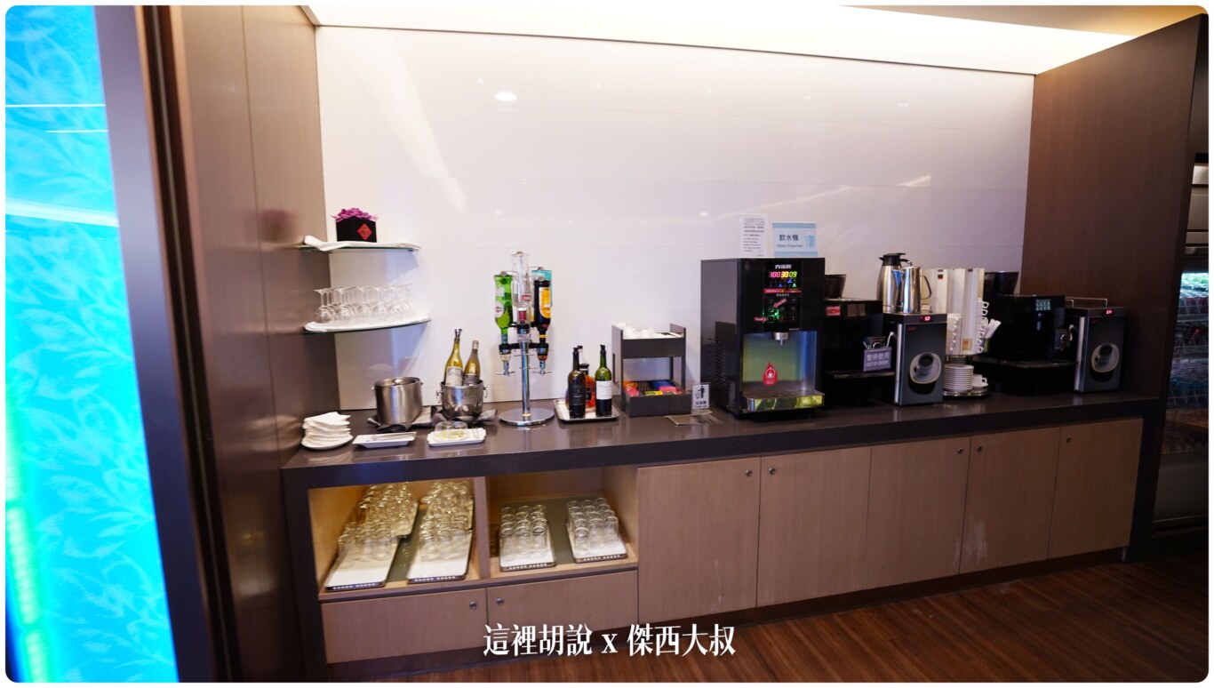 Four EVA AIR lounges in Taoyuan Airport (TPE)：The Star : Food