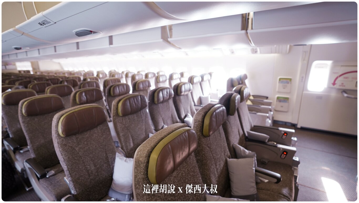 長榮航空機隊 777 三兄弟77B：高密度 3-4-3 經濟艙 BKK-TPE BR68 飛行記錄 (777-300ER/77W)：經濟艙第一區座位