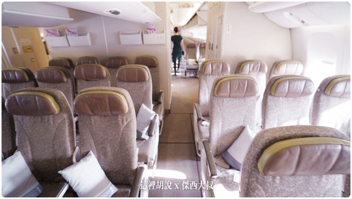 長榮航空機隊 777 三兄弟77B：高密度 3-4-3 經濟艙 BKK-TPE BR68 飛行記錄 (777-300ER/77W)：經濟艙第一區座位
