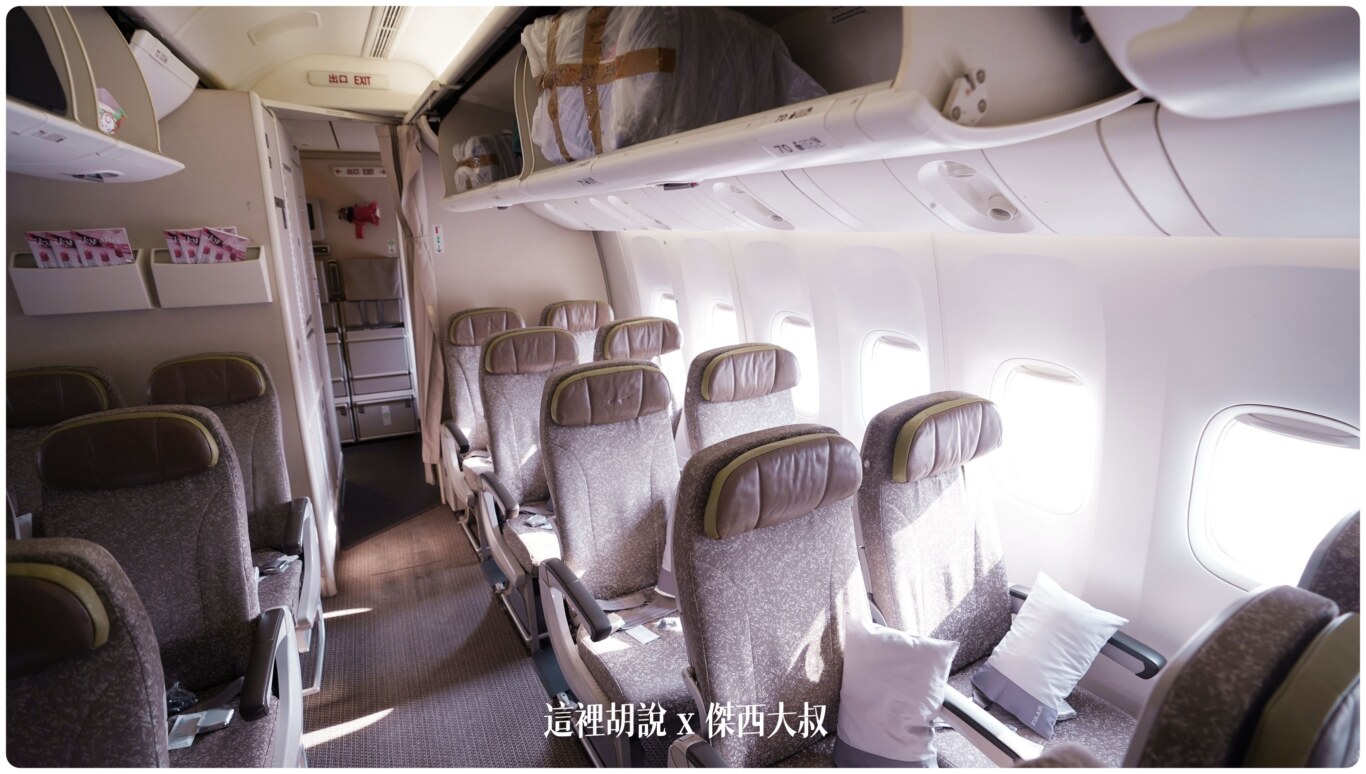 長榮航空機隊 777 三兄弟77B：高密度 3-4-3 經濟艙 BKK-TPE BR68 飛行記錄 (777-300ER/77W)：經濟艙第二區座位