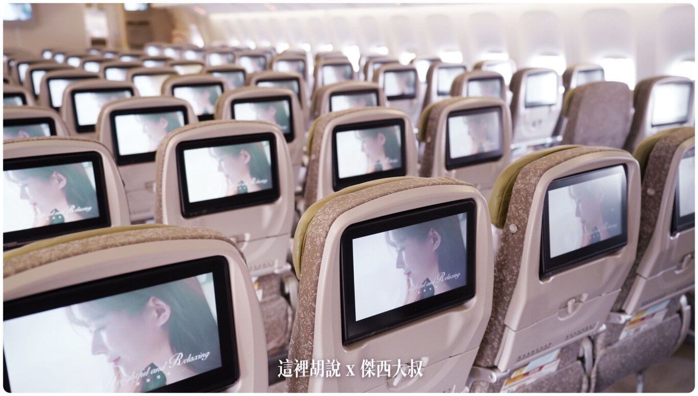 長榮航空機隊 777 三兄弟77B：高密度 3-4-3 經濟艙 BKK-TPE BR68 飛行記錄 (777-300ER/77W)：經濟艙第二區座位