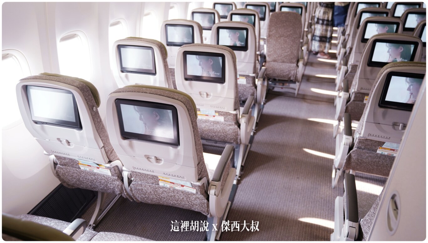 長榮航空機隊 777 三兄弟77B：高密度 3-4-3 經濟艙 BKK-TPE BR68 飛行記錄 (777-300ER/77W)：經濟艙第二區座位