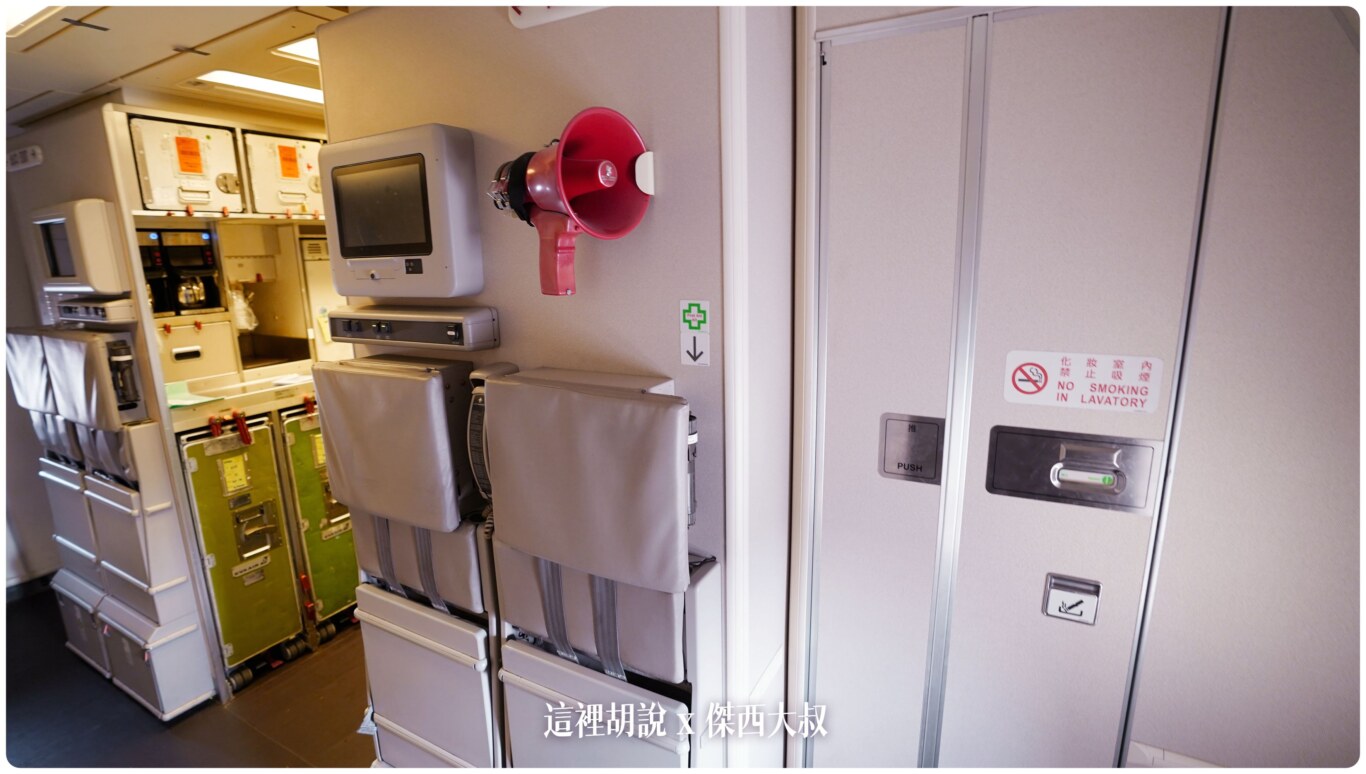 長榮航空機隊 777 三兄弟77B：高密度 3-4-3 經濟艙 BKK-TPE BR68 飛行記錄 (777-300ER/77W)：經濟艙第二區座位