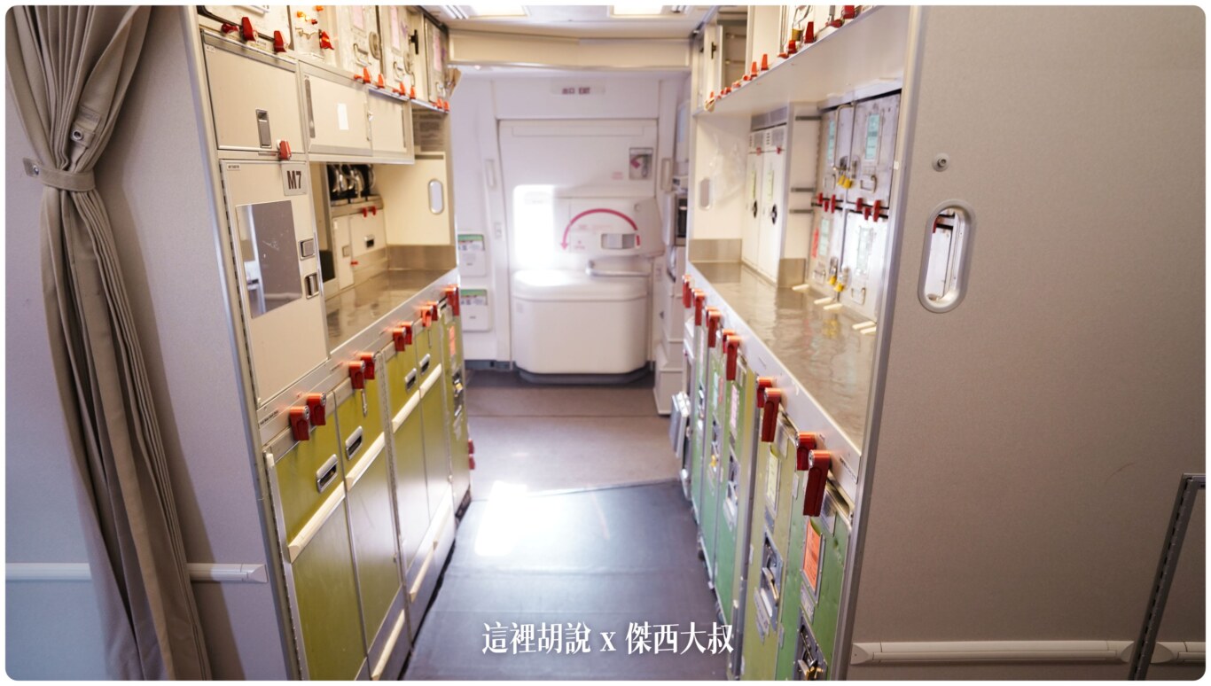 長榮航空機隊 777 三兄弟77B：高密度 3-4-3 經濟艙 BKK-TPE BR68 飛行記錄 (777-300ER/77W)：經濟艙第二區座位