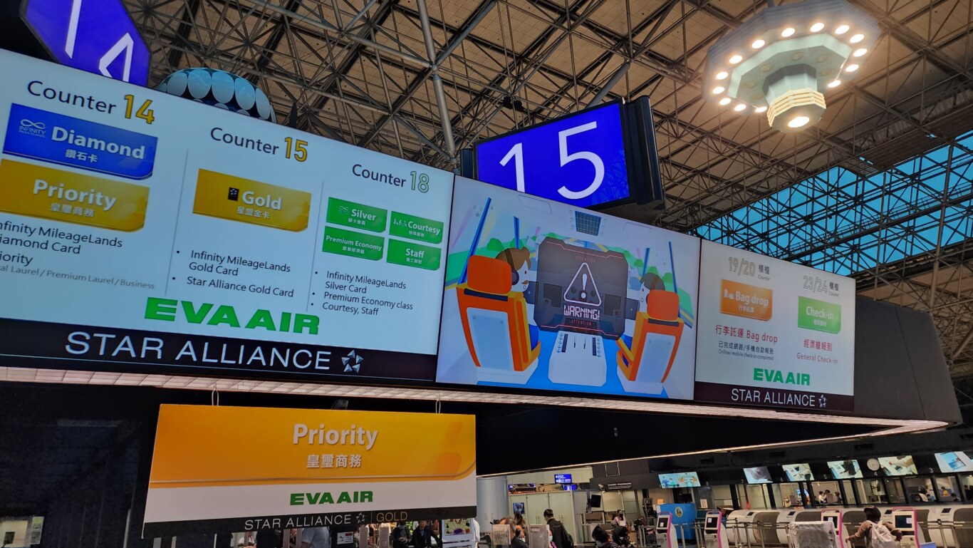 長榮航空機隊 777 三兄弟77M：目前最資深的經濟艙 TPE-BKK BR201 飛行記錄(777-300ER/77W)：桃園機場報到作業