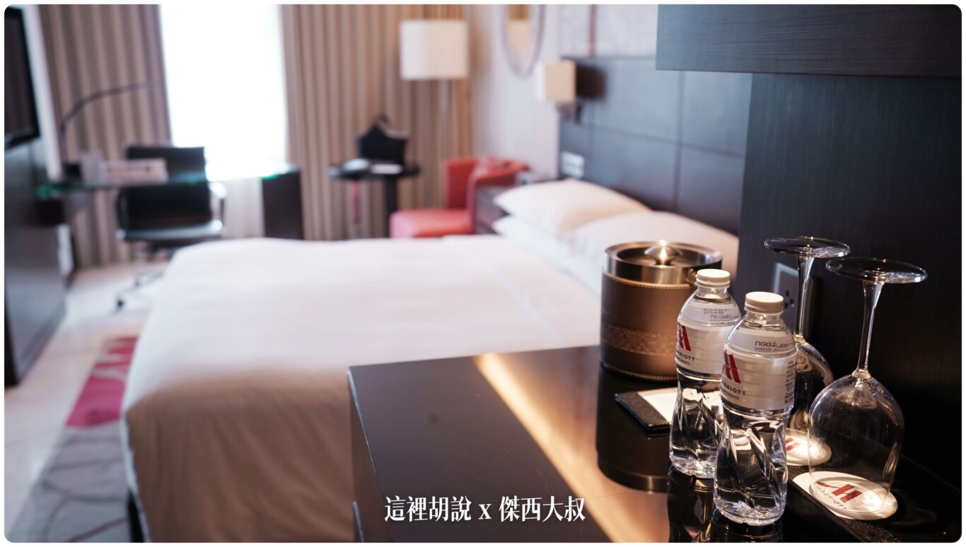 曼谷素坤逸萬豪酒店 Bangkok Marriott Hotel Sukhumvit 傑西住超過五次的曼谷飯店：MINI BAR / 衣櫥