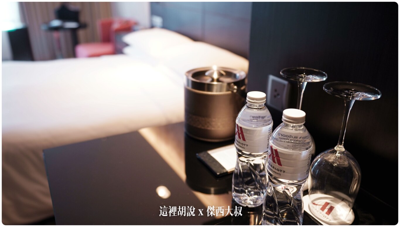曼谷素坤逸萬豪酒店 Bangkok Marriott Hotel Sukhumvit 傑西住超過五次的曼谷飯店：MINI BAR / 衣櫥