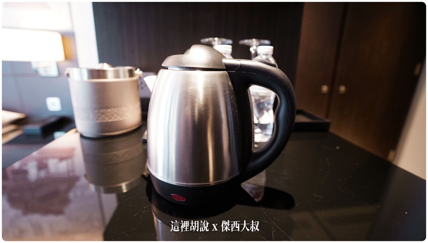 曼谷素坤逸萬豪酒店 Bangkok Marriott Hotel Sukhumvit 傑西住超過五次的曼谷飯店：MINI BAR / 衣櫥