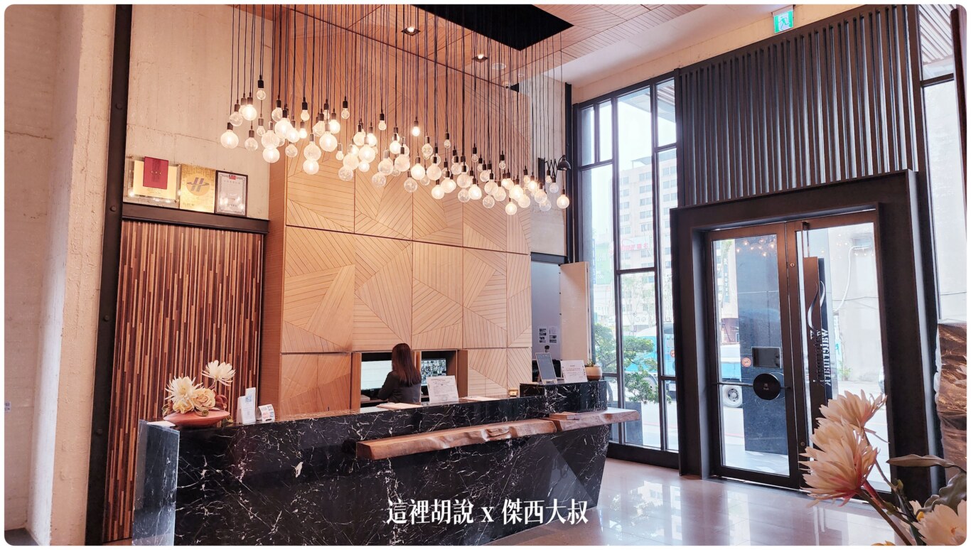 高雄碧港良居 站前店 大空間樓中樓套房：外觀 / 大廳